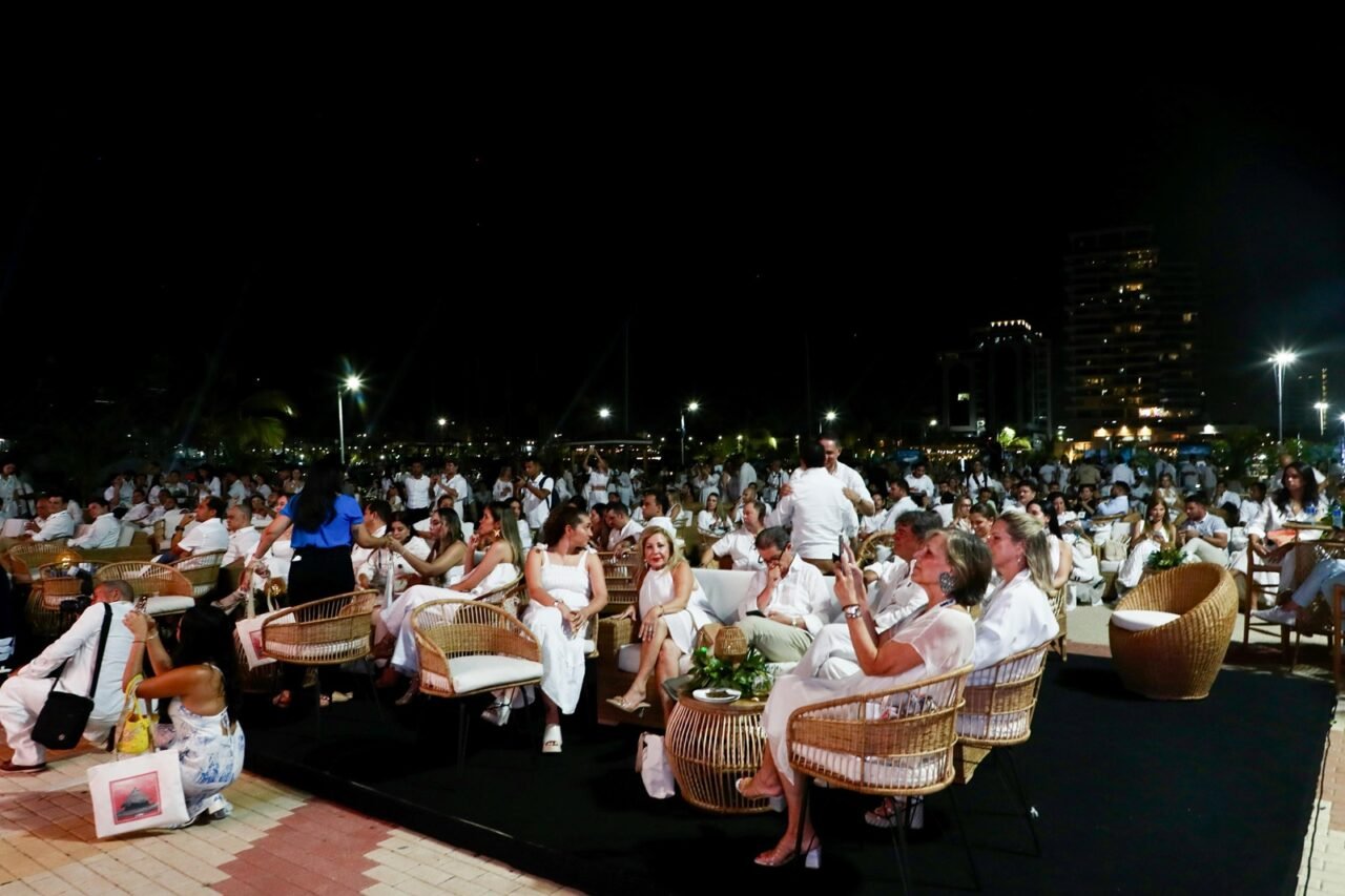 Alcalde Carlos Pinedo presenta la agenda de la Fiesta del Mar 2025
