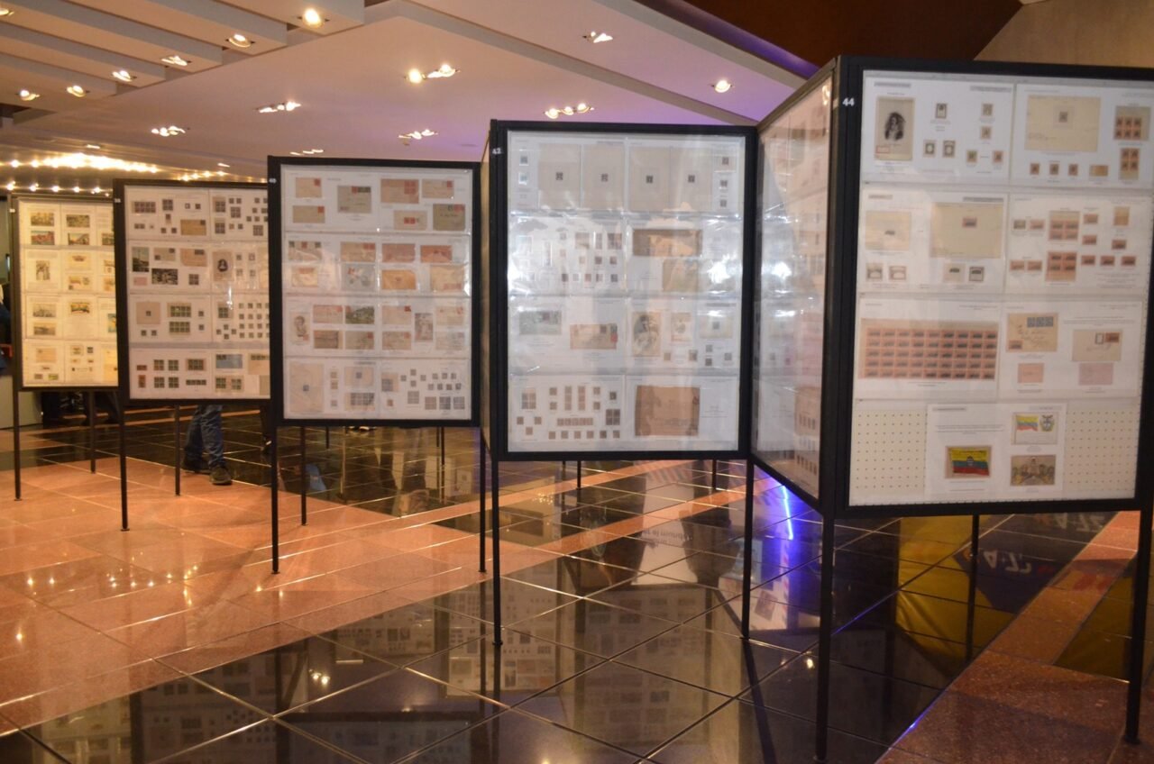 Un plan cultural perfecto y gratuito: la historia a través de las estampillas en Bogotá