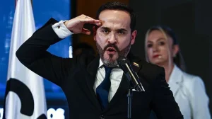 Frenar el gasto público,  eliminar el impuesto al patrimonio y desarrolla fracking, anuncia De La Espriella en su posesión