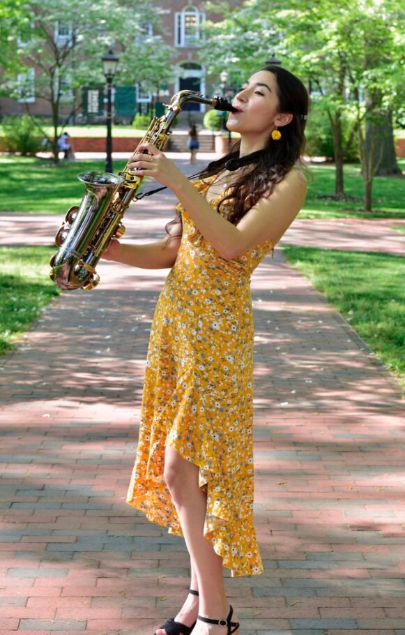 Mambos con Swing: la nueva propuesta musical de Michelle Camargo
