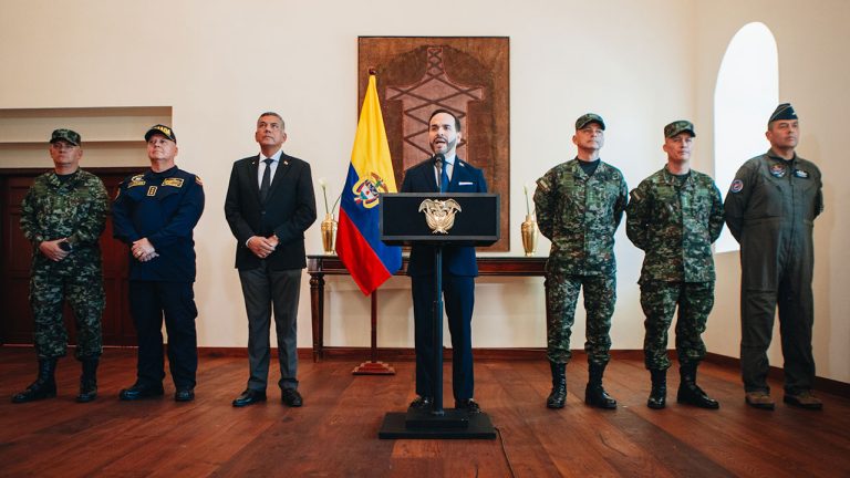 Los militares que llegan a defender a Colombia,