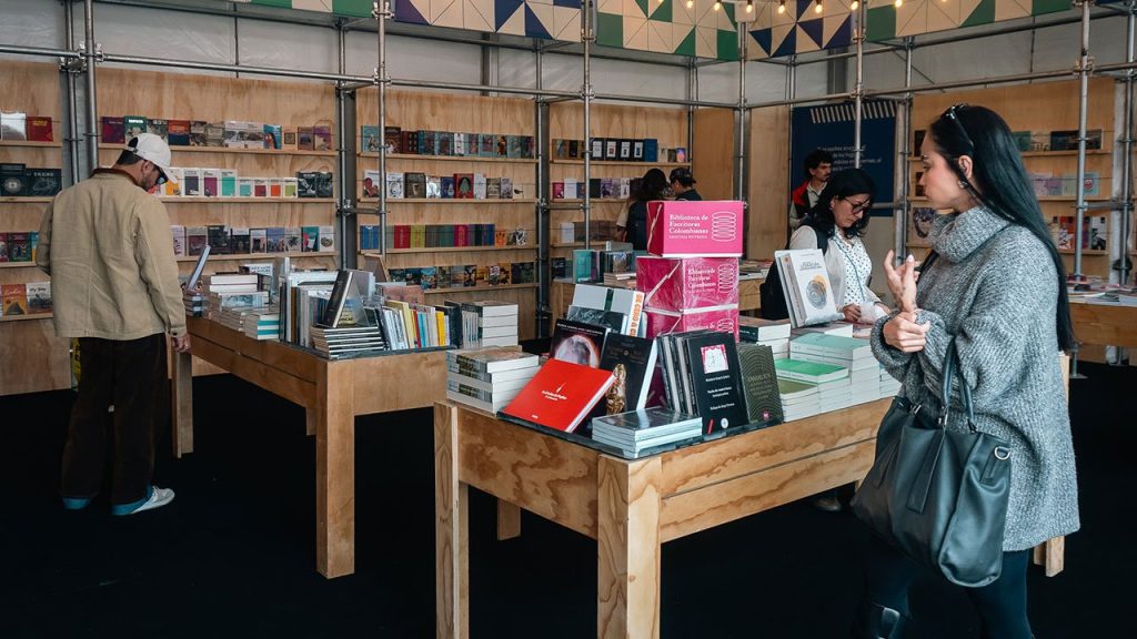 10.000 jóvenes podrán acceder a bonos de lectura para comprar libros y cómics en librerías del país
