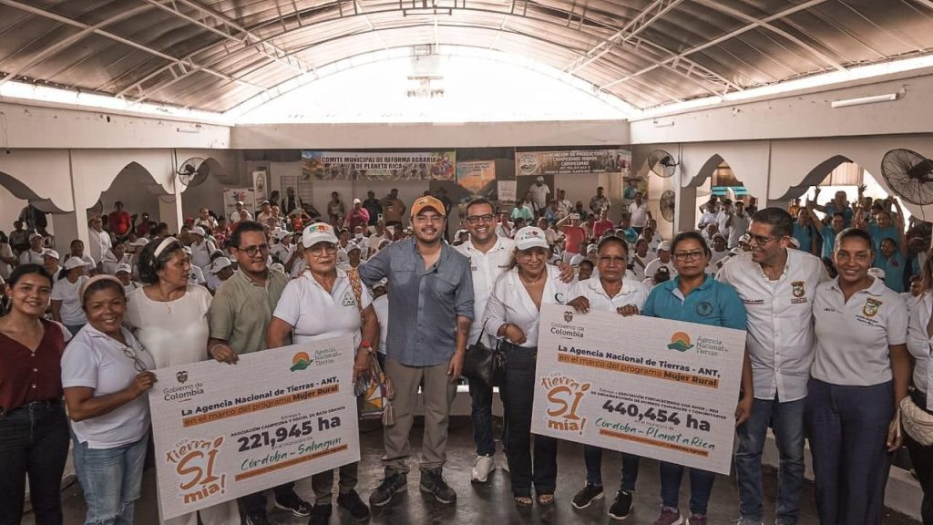 100 mujeres campesinas de Córdoba reciben 1.162 hectáreas para sembrar paz