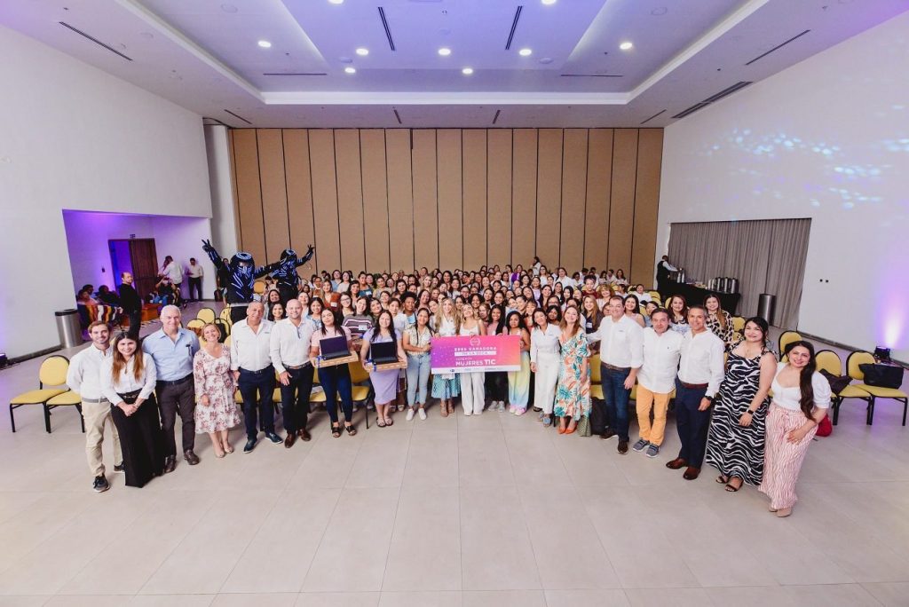 120 mujeres en Barranquilla y el Atlántico recibieron becas para formación en análisis de datos