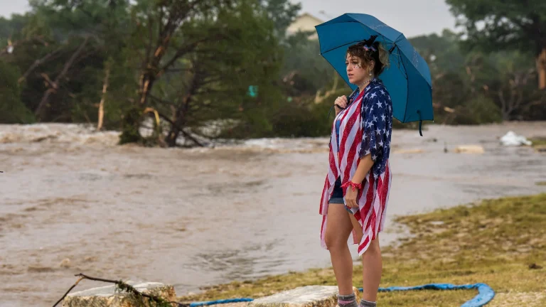 24 muertos y por lo menos 25 niñas desaparecidas en las “terribles” inundaciones en Texas