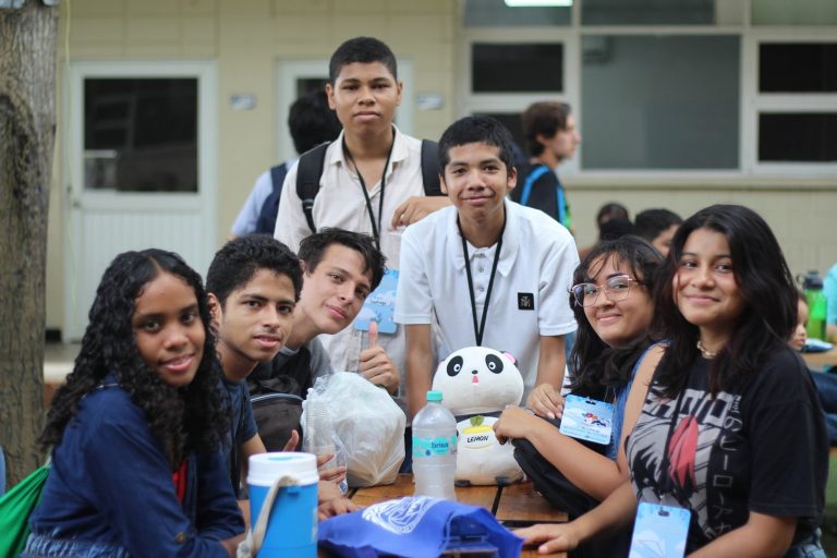 3 estudiantes de la Humboldt ganan 1er puesto en Daydream Barranquilla 2025