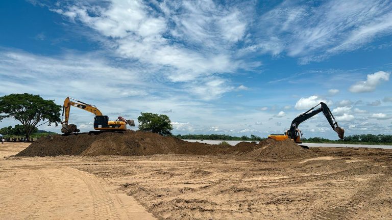 30 máquinas trabajan para mitigar inundaciones en Caregato, La Mojana