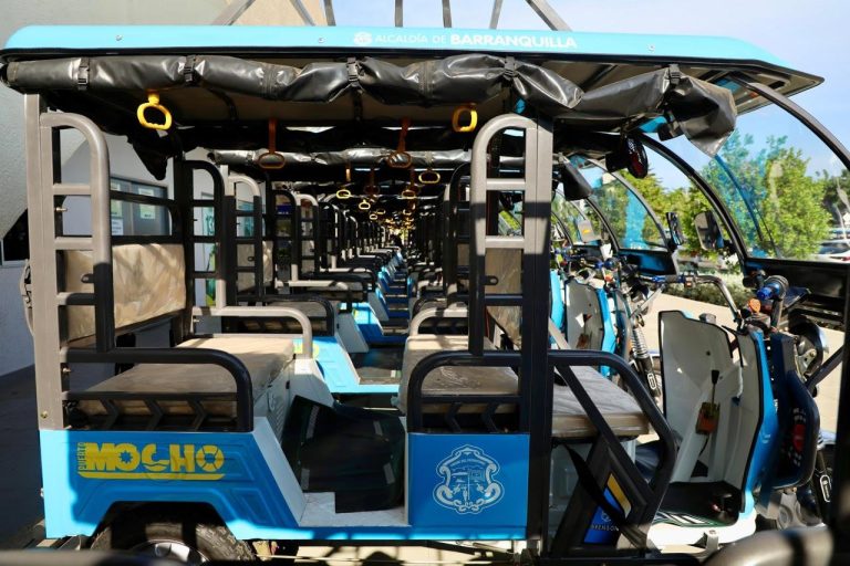 41 motocarros eléctricos para el turismo en Puerto Mocho, la playa de Barranquilla