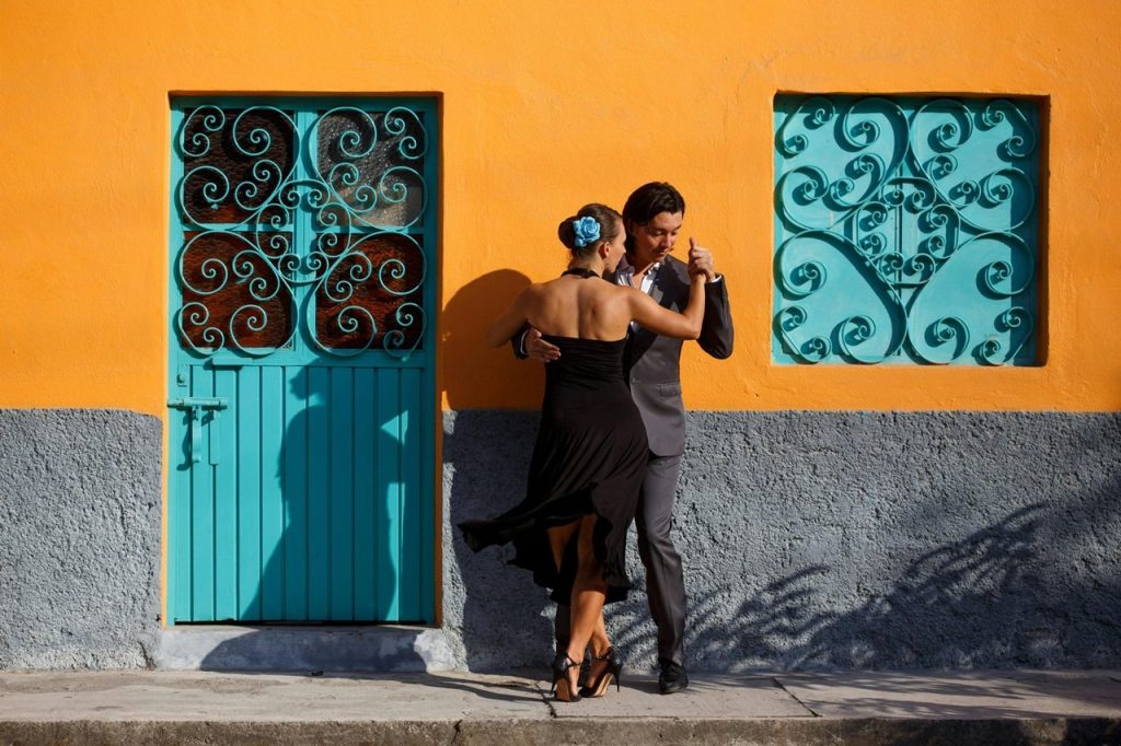 5 destinos para viajar al compás de su música representativa