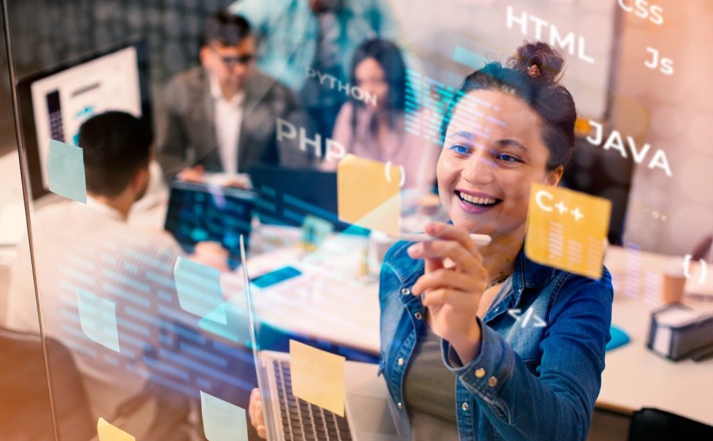 5 formas de usar la IA para ahorrar tiempo y evitar el estrés en el trabajo y los estudios