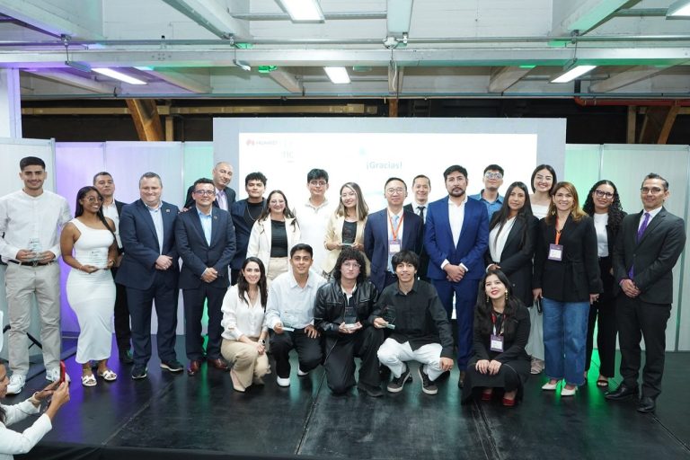 8 equipos de 3 universidades destacan en tecnología: irán a torneo TIC internacional