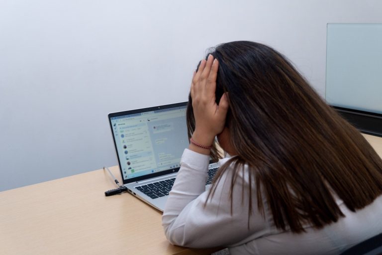 85% de las mujeres a nivel global ha sufrido o presenciado violencia digital