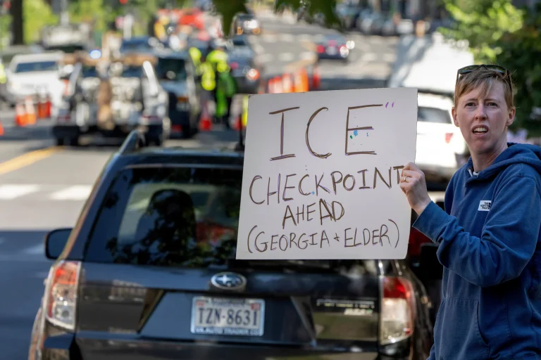 Agente del ICE mata a tiros a una mujer durante redada migratoria en Minneapolis