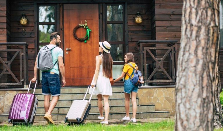 Airbnb y la Defensa Civil presentan portal con información de seguridad en viajes