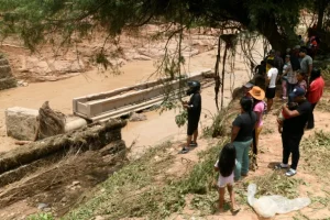 Al menos 20 muertos y decenas de desaparecidos por desborde de río en Bolivia