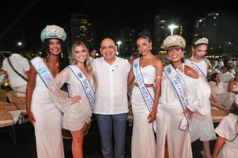 Alcalde Carlos Pinedo presenta la agenda de la Fiesta del Mar 2025