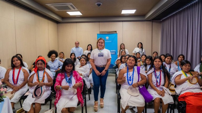Alcaldía samaria capacita a 60 mujeres indígenas de la Sierra Nevada