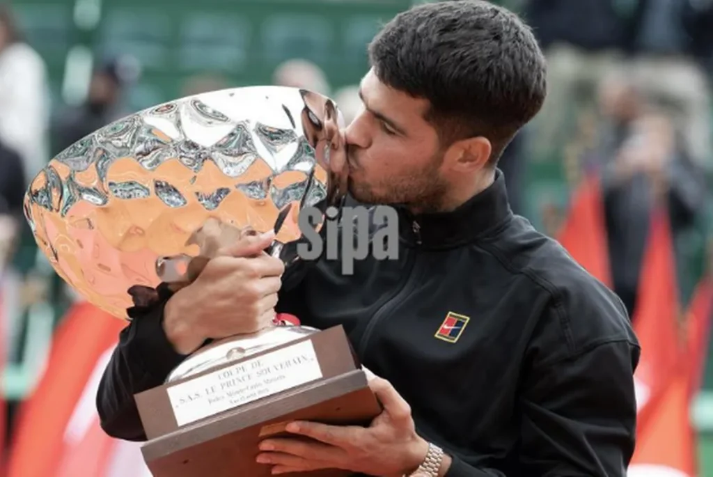 Alcaraz remonta en la final y sube al trono por primera vez en Montecarlo