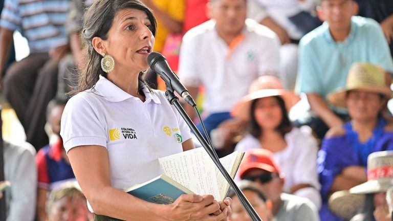 Anuncian decreto para licenciamiento de energía solar con diseño optimizado