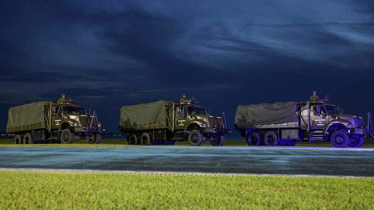 Armada debe ejercer control sobre los puertos que han sido tomados por la corrupción: Petro