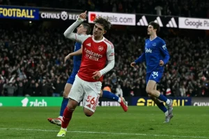Arsenal acelera hacia el título, el City incapaz de seguir el ritmo