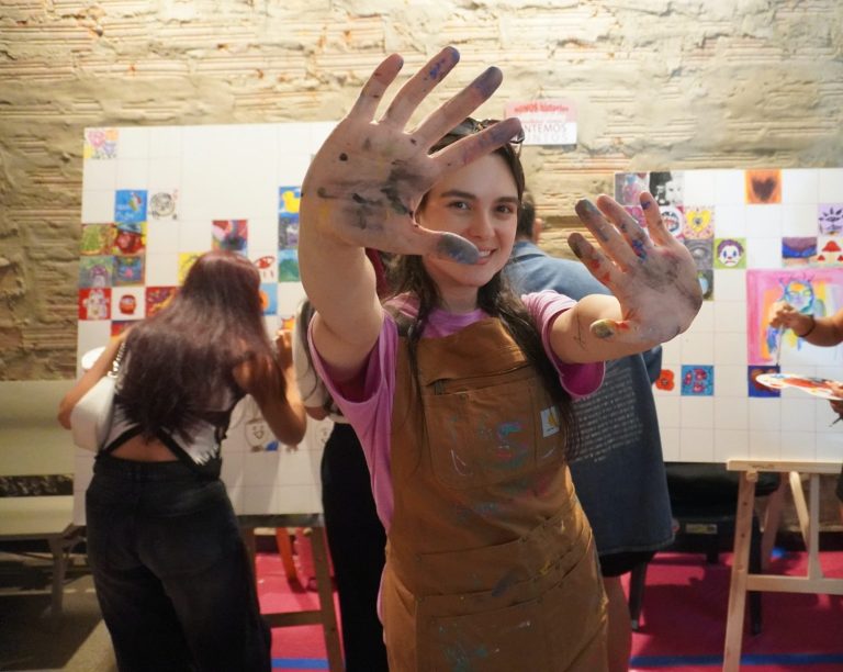 Arte en vivo en Cartagena: Sara Alarcón presenta Brocha Viva