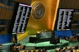 Asamblea General de la ONU reitera su apoyo a Ucrania al derrotar propuesta de Estados Unidos