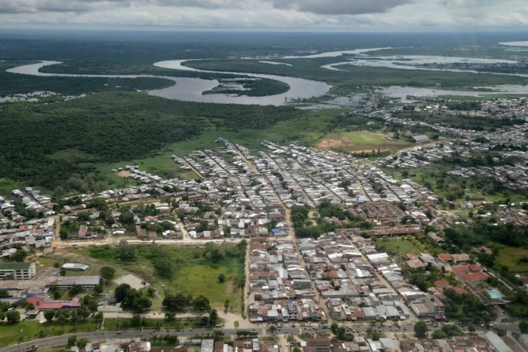 Asesinato de periodista peruano en la Amazonía provoca ola de rechazo