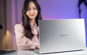 ASUS X515E: potencia y elegancia en un portátil de alto rendimiento