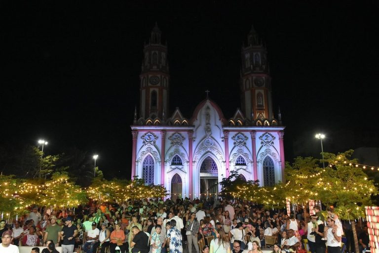 Atractivo: la plaza de San Nicolás volvió a brillar con Noches de Centro