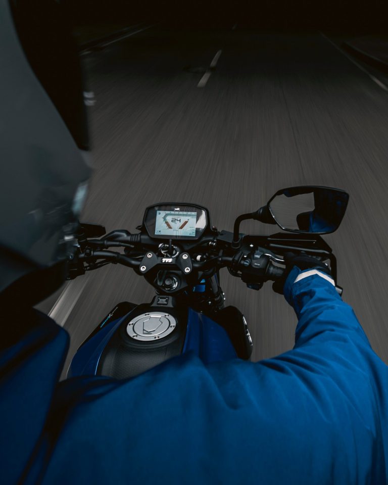 Auteco integra a sus motos tecnología de frenado inteligente