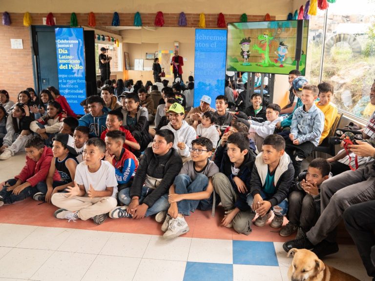 Avicultores colombianos donarán más de 375 mil raciones de pollo a niños en riesgo de desnutrición