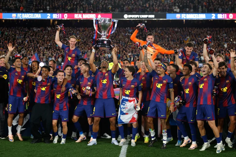 Barcelona retiene el título de la liga española tras vencer 2-0 al Real Madrid en el Clásico