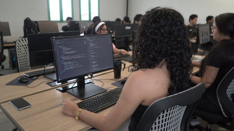 Barranquilla abre convocatoria 2026 para entrenamiento en desarrollo de software