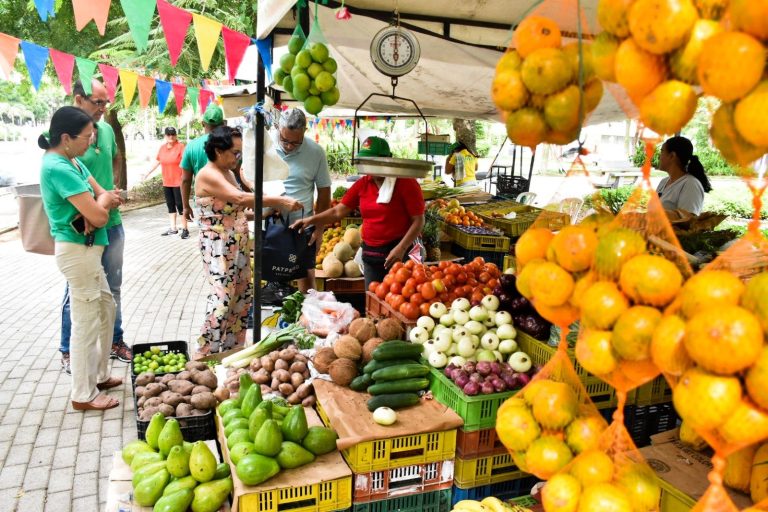 Barranquilla exalta la fuerza y el trabajo de los comerciantes en su día