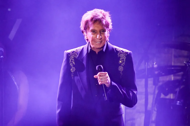 Barry Manilow se someterá a cirugía por cáncer de pulmón temprano