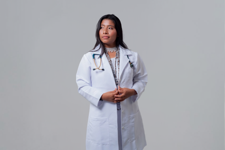 Belkis Lorena Gil Nuvita será la primera mujer médica del pueblo Kogui