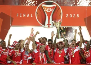 Benfica conquistó la Supercopa de Portugal y festejaron Nicolás Otamendi y Richard Ríos