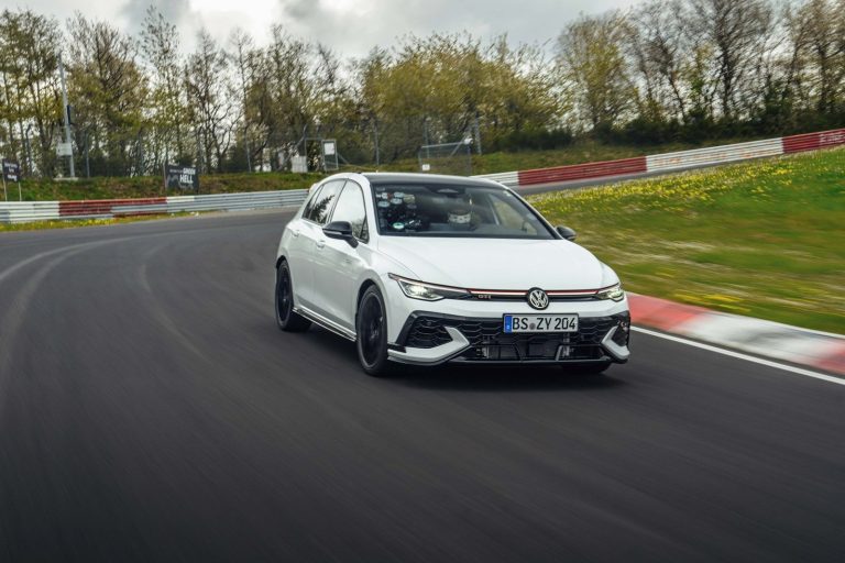 Bridgestone Desarrolla Llantas Potenza Race a Medida para el Volkswagen Golf GTI