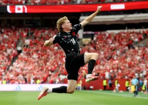 Canadá festeja histórica goleada en el Mundial, pero llora grave lesión