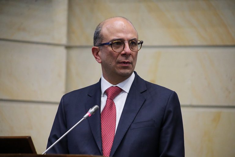Carlos Camargo Assis asumió como nuevo magistrado de la Corte Constitucional