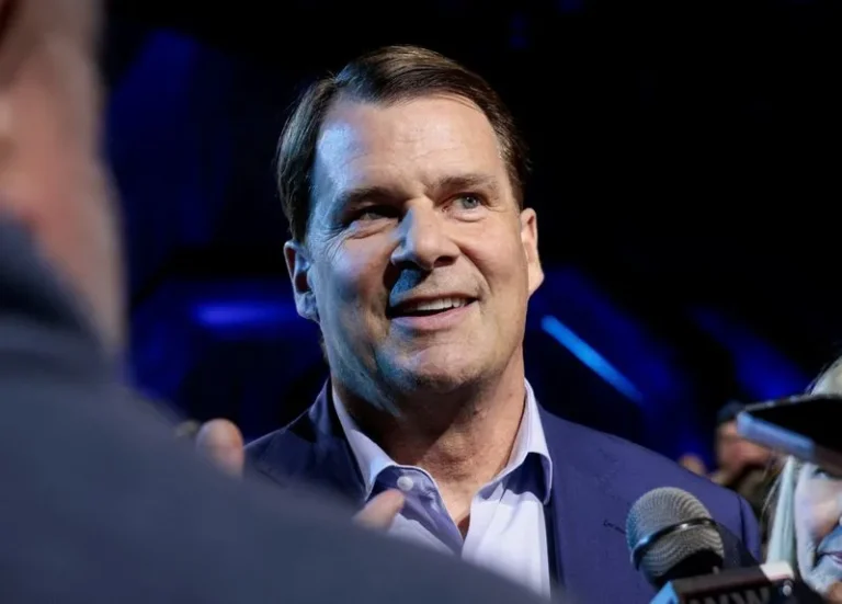 CEO de Ford denuncia “el costo y el caos” de los aranceles de Trump