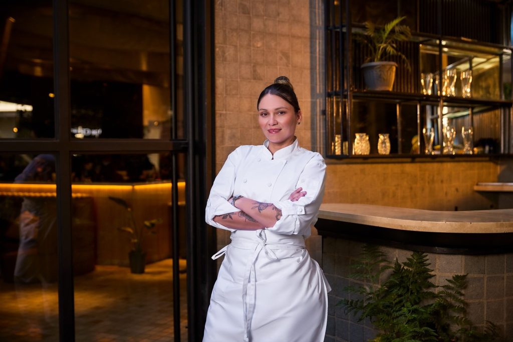 Chef barranquillera Carolina Asmar lleva su arroz de cerdo a los vuelos internacionales de Latam