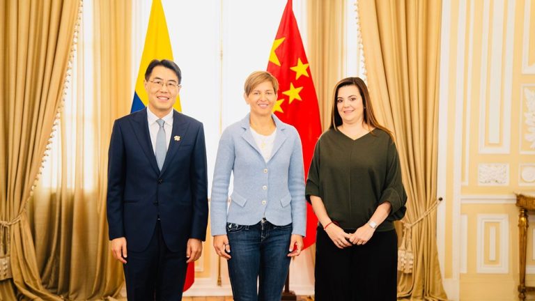 China dona $100 millones para atender personas mayores en Mompox y Planeta Rica