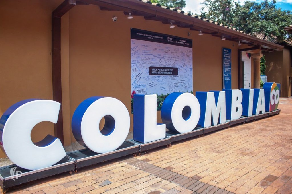 Colombia no puede paralizarse por la polarización: el gobierno Petro bajo la lupa de los técnicos de la academia