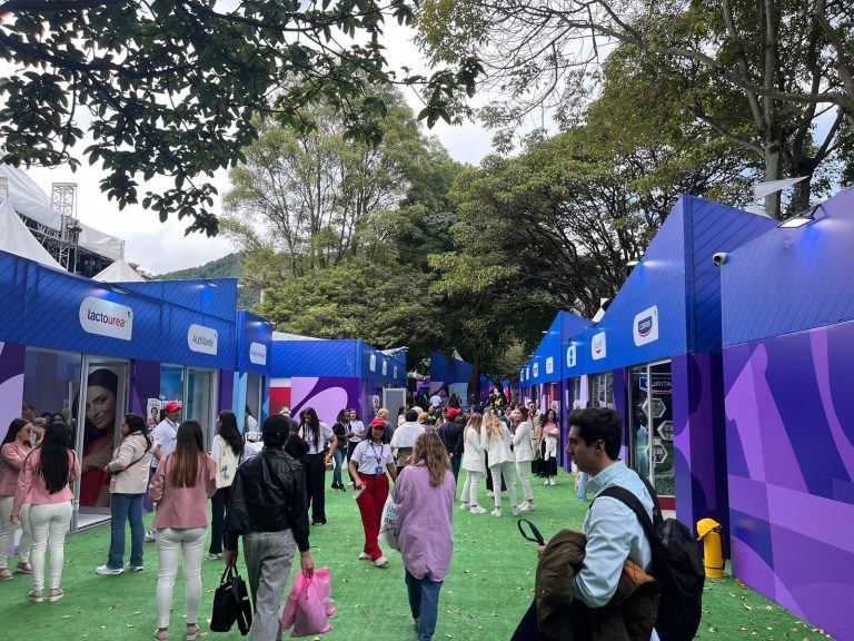 Comenzó la Feria de Belleza y Bienestar 2025 en el Parque de la 93 en Bogotá