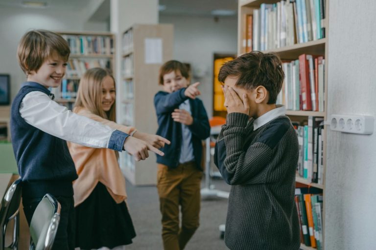 Cómo enfrentar el acoso escolar en los colegios: 5 claves indispensables