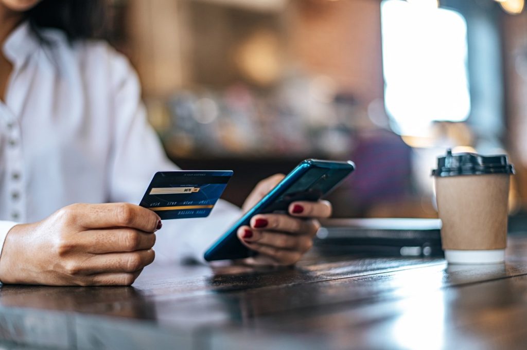 Con 684,6 millones de transacciones en línea, el comercio electrónico registró ventas por $145,4 billones en 2025
