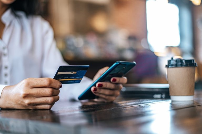 Con 684,6 millones de transacciones en línea, el comercio electrónico registró ventas por $145,4 billones en 2025