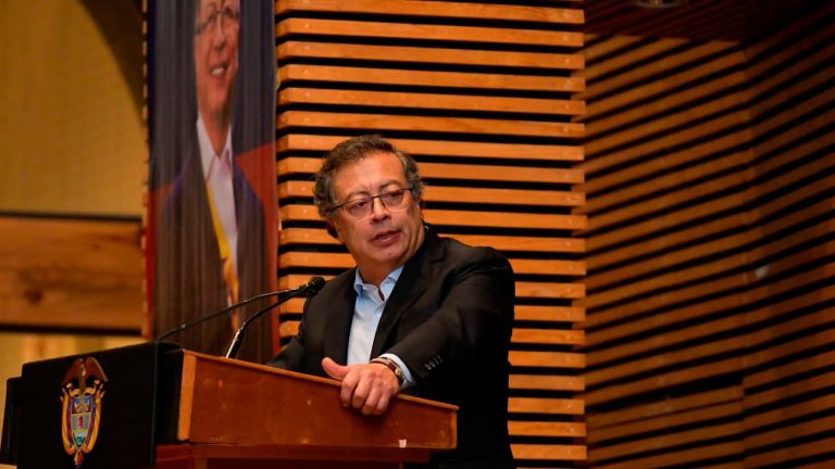Continúa pelea Petro – Congreso: nuevo round prevé una consulta popular para decidir sobre reformas laboral y de salud